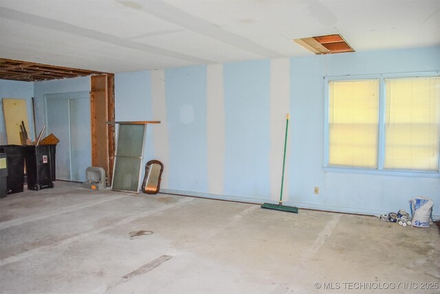 1108 E E Blf, Hugo, OK 74743 - empty room featuring unfinished concrete floors