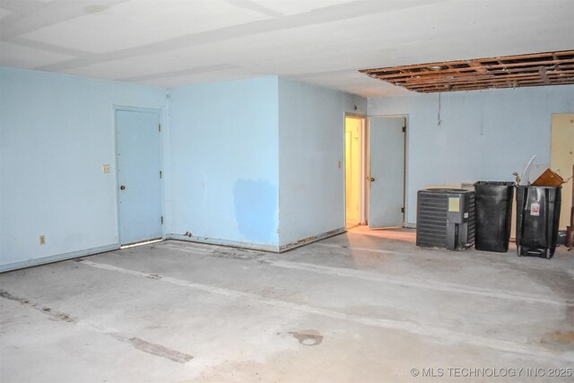 1108 E E Blf, Hugo, OK 74743 - view of garage