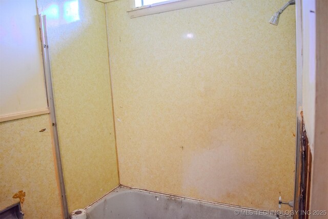 1108 E E Blf, Hugo, OK 74743 - full bath with a tub to relax in