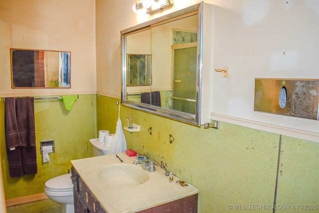 1108 E E Blf, Hugo, OK 74743 - bathroom with vanity and toilet