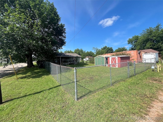 1003 E 4th St, Cushing, OK 74023 - view of yard