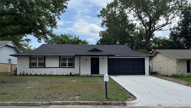 913 W Washington Pl, Broken Arrow, OK 74012 - single story home with stone siding, an attached garage, driveway, and a front yard