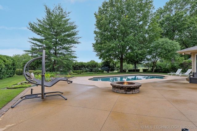 1209 Sherwood Ln, Broken Arrow, OK 74011 - swimming pool with a patio and a fire pit