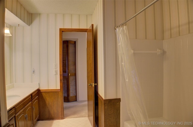 4004 S Hickory Ave, Broken Arrow, OK 74011 - full bathroom featuring wallpapered walls, vanity, and shower / bath combo with shower curtain
