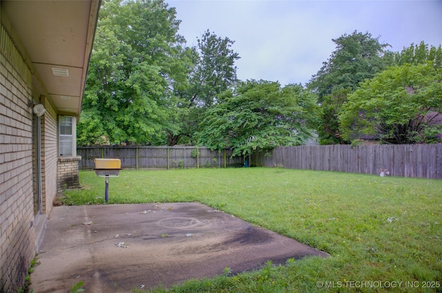 4004 S Hickory Ave, Broken Arrow, OK 74011 - view of yard with a patio area