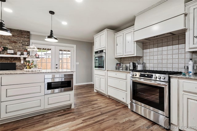 13632 W Teel Rd, Sapulpa, OK 74066 - kitchen with stainless steel gas range oven, custom range hood, ornamental molding, light wood-type flooring, and tasteful backsplash