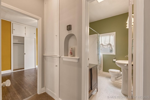 2305 E 13th St, Tulsa, OK 74104 - bathroom with toilet, a shower with curtain, wood finished floors, and baseboards