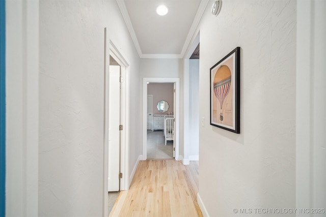 5918 E 127th Pl S, Tulsa, OK 74008 - hallway featuring light wood finished floors, ornamental molding, and baseboards