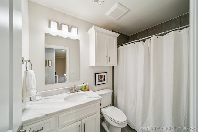 5918 E 127th Pl S, Tulsa, OK 74008 - bathroom featuring toilet, vanity, and a shower with shower curtain