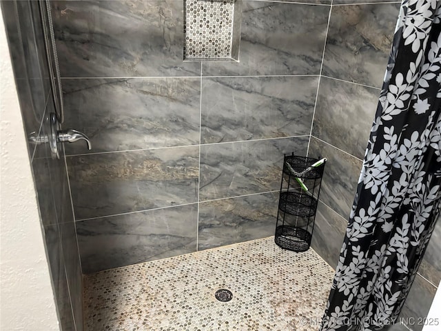 914 3rd Ave NE, Ardmore, OK 73401 - bathroom view of tiled shower