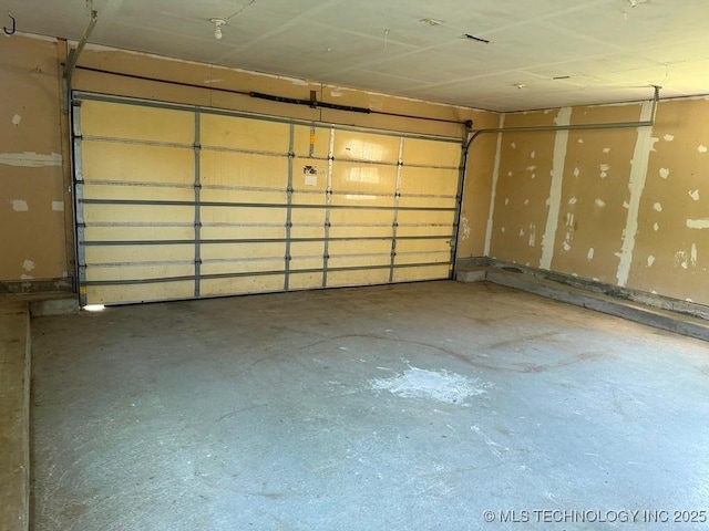 903 S Lynn Ln, Tulsa, OK 74108 - view of garage