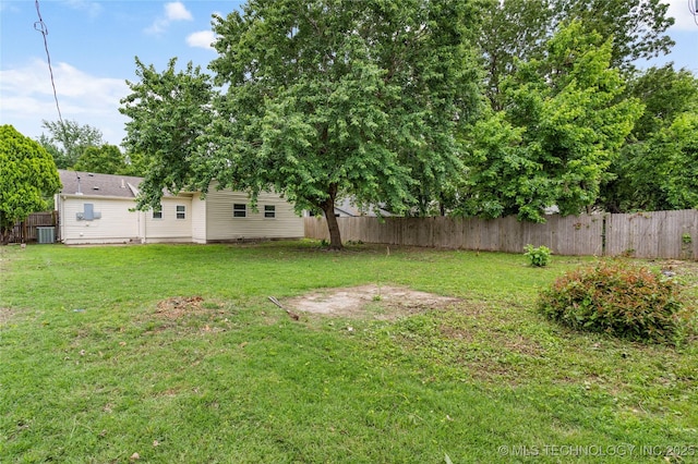 4514 S Quaker Ave, Tulsa, OK 74105 - view of yard with central AC
