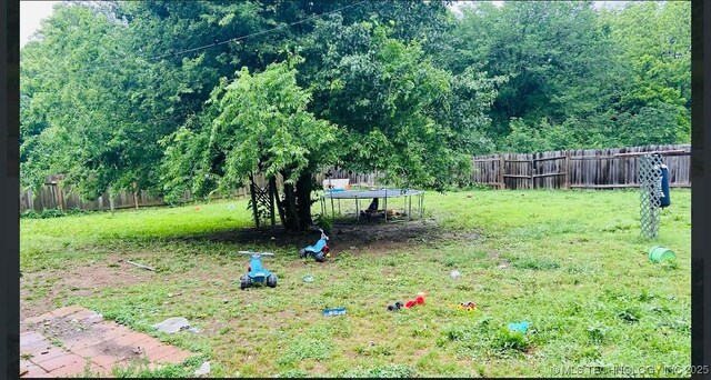 920 N Woodview Dr, Skiatook, OK 74070 - view of yard featuring a trampoline