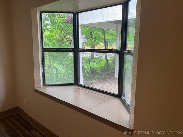 305 N 10th St, Hartshorne, OK 74547 - detailed view of baseboards