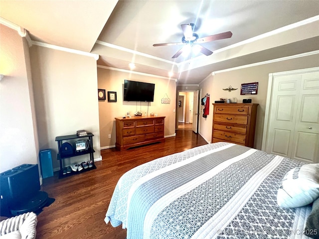 1403 NW Mimosa Cir, Stigler, OK 74462 - bedroom with a tray ceiling, wood finished floors, ornamental molding, baseboards, and a ceiling fan