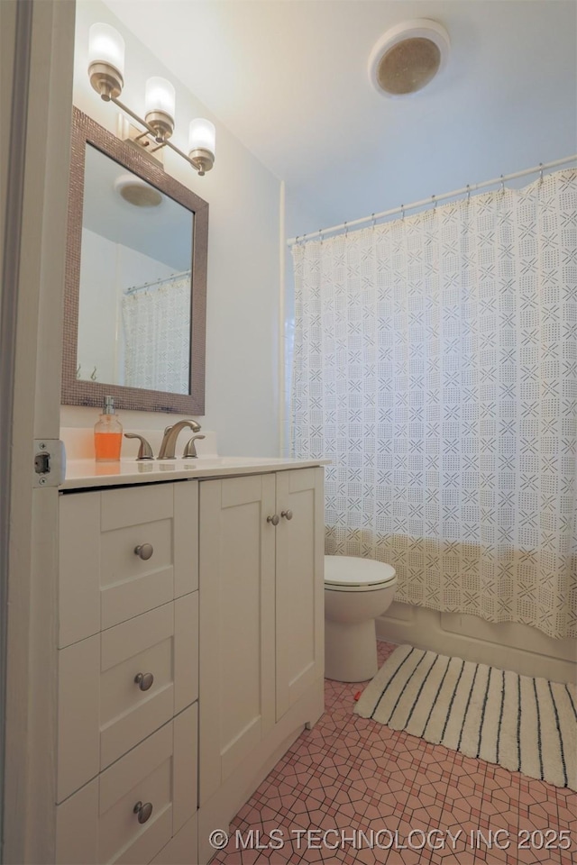 4524 E 45th St, Tulsa, OK 74135 - bathroom with toilet, vanity, and shower / bathtub combination with curtain