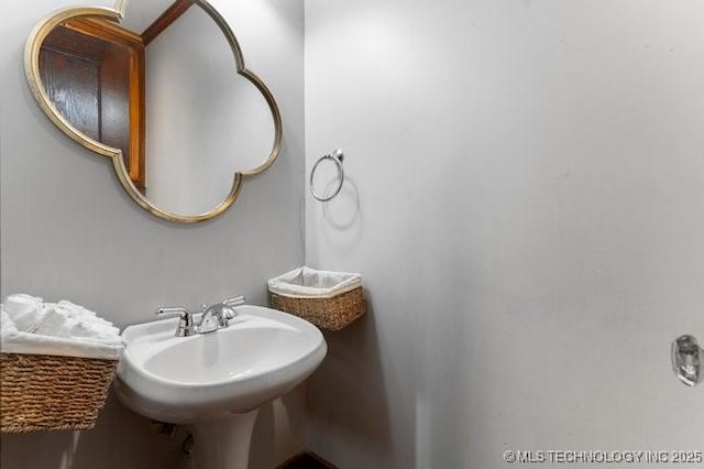 1701 S Rockford Ave, Tulsa, OK 74120 - view of bathroom