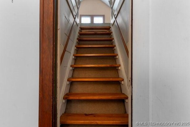 1701 S Rockford Ave, Tulsa, OK 74120 - view of staircase