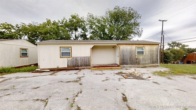 view of front of property
