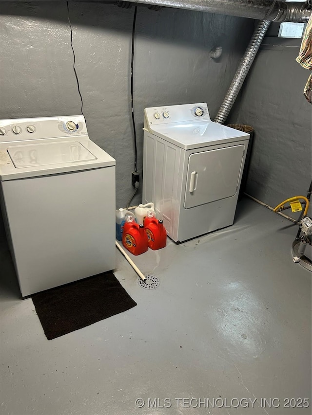 1241 E 29th St, Tulsa, OK 74114 - laundry room featuring washer and clothes dryer