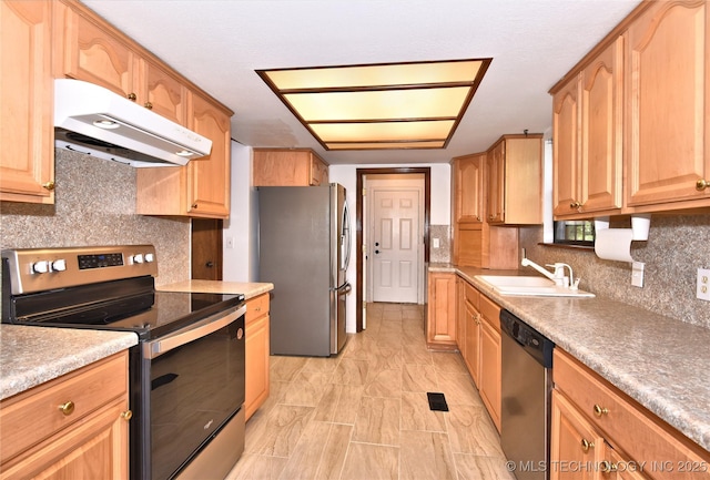 134 Spunky Creek Dr, Catoosa, OK 74015 - kitchen featuring stainless steel appliances, under cabinet range hood, a sink, backsplash, and light countertops