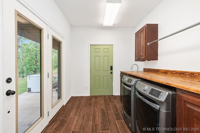 5687 Lake Jackson Rd, Mounds, OK 74047 - laundry area featuring washing machine and clothes dryer, cabinet space, dark wood finished floors, and baseboards