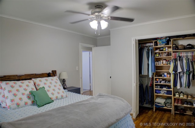 806 S New Haven Ave, Tulsa, OK 74112 - bedroom featuring a closet, wood finished floors, crown molding, and a ceiling fan