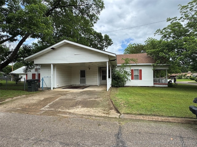 1524 W Maple St W, Durant, OK 74701 - view of front of property featuring driveway, a porch, and a carport