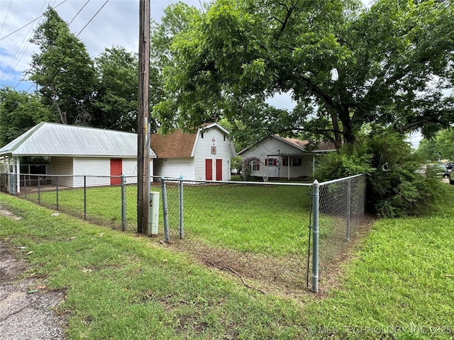 1524 W Maple St W, Durant, OK 74701 - view of yard with an outdoor structure and a garage