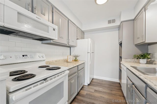 4440 68th St Unit 486, Tulsa, OK 74136 - kitchen with white appliances, gray cabinets, tasteful backsplash, baseboards, and dark wood finished floors