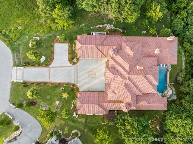 5879 N Eagle Summit Rd, Owasso, OK 74055 - drone / aerial view of a pool area