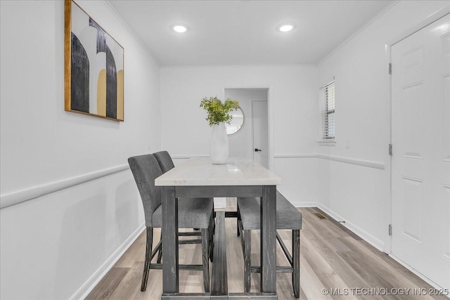 1008 E 54th St S, Tulsa, OK 74105 - dining space with light wood-style floors, ornamental molding, baseboards, and recessed lighting