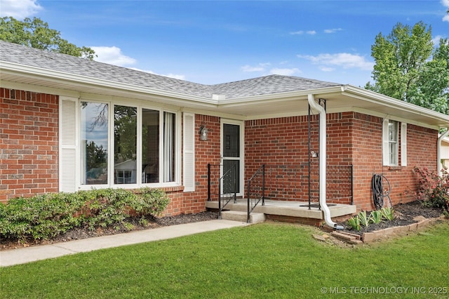 911 S Boyd Pl, Sapulpa, OK 74066 - entrance to property featuring a yard, brick siding, and roof with shingles