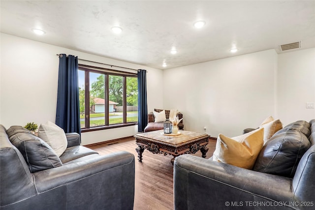 911 S Boyd Pl, Sapulpa, OK 74066 - living room with light wood-style floors and recessed lighting