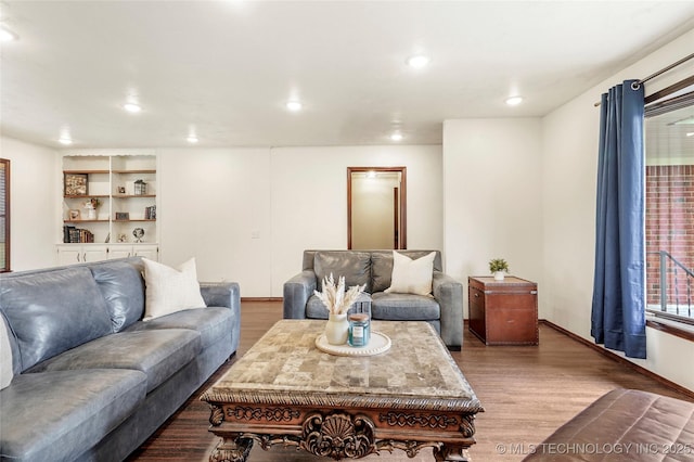 911 S Boyd Pl, Sapulpa, OK 74066 - living area with wood finished floors and recessed lighting