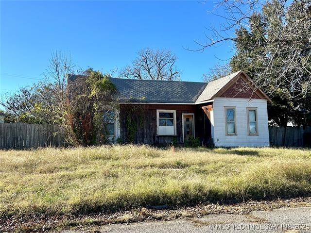 121 C St NE, Miami, OK 74354 - photo 2