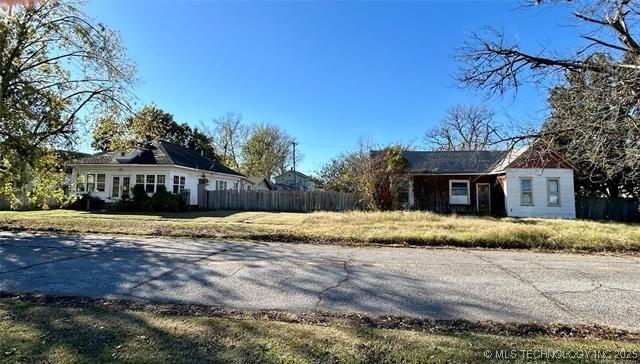 121 C St NE, Miami, OK 74354 - photo 3