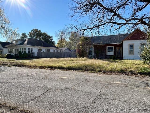 121 C St NE, Miami, OK 74354 - photo 4