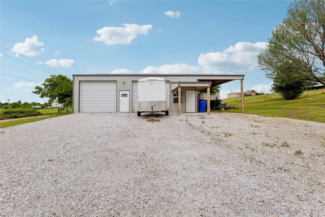 2540 E Davis Field Rd, Muskogee, OK 74403 - garage featuring a garage and gravel driveway
