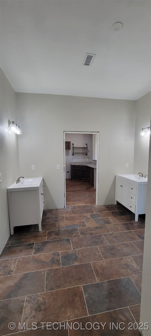 510 S Madison Ave, Wagoner, OK 74467 - full bath with vanity