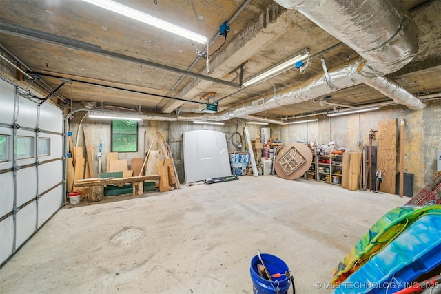 21745 E 660th Rd, Tahlequah, OK 74464 - garage featuring a garage door opener