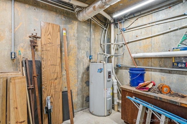 21745 E 660th Rd, Tahlequah, OK 74464 - utility room featuring water heater