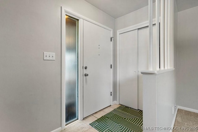 953 E 37th St, Tulsa, OK 74105 - entryway with baseboards