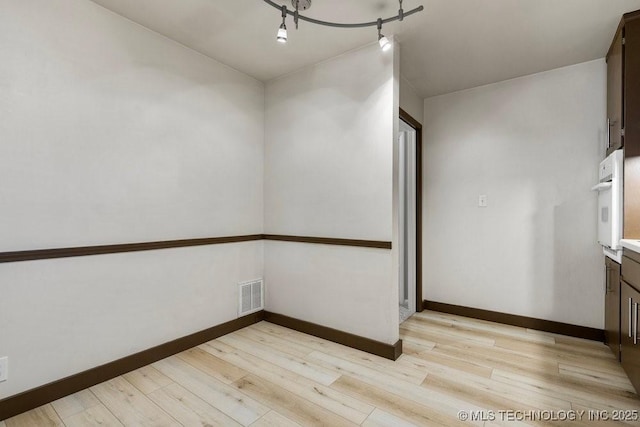 953 E 37th St, Tulsa, OK 74105 - empty room featuring light wood-style flooring and baseboards