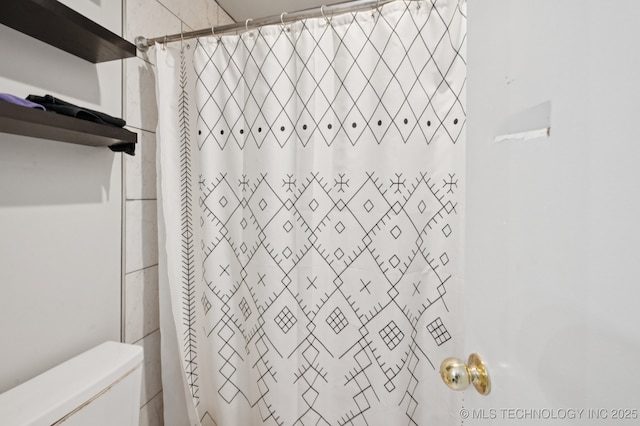 4509 W Toledo St, Broken Arrow, OK 74012 - bathroom featuring toilet and a shower with shower curtain