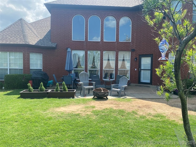 1816 W Sandusky St, Broken Arrow, OK 74012 - back of property featuring roof with shingles, a patio area, a fire pit, and a lawn