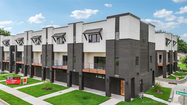 3755 S Riverside Dr Unit 3755, Tulsa, OK 74105 - view of property featuring a residential view