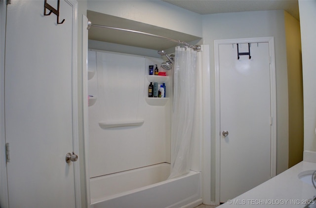 13866 S Nyssa Pl, Glenpool, OK 74033 - bathroom featuring shower / tub combo with curtain and vanity