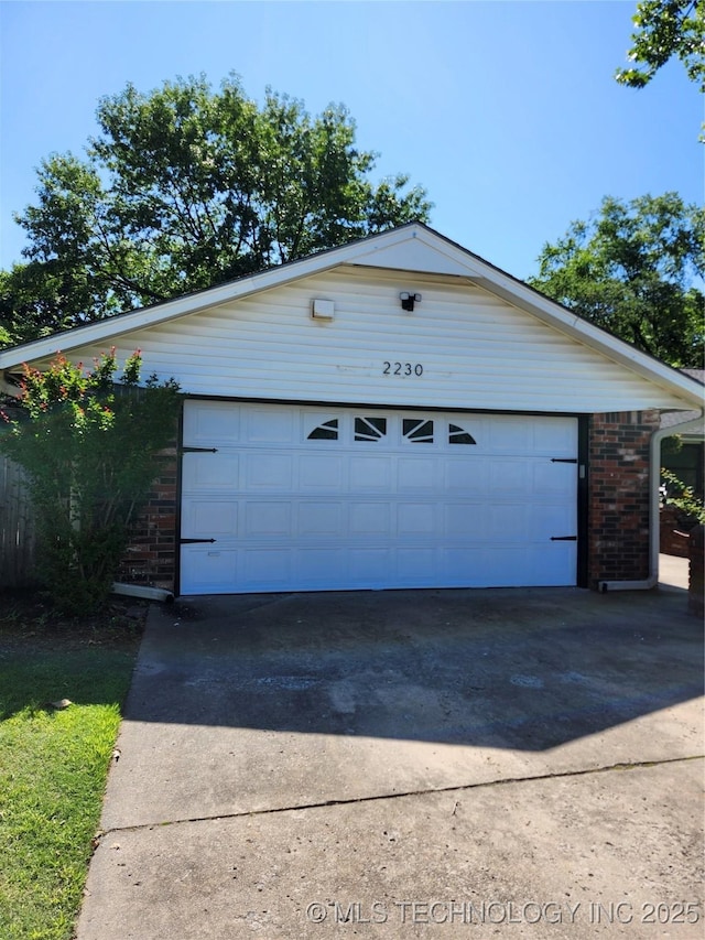 2230 Robin Ln, Muskogee, OK 74403 - view of detached garage