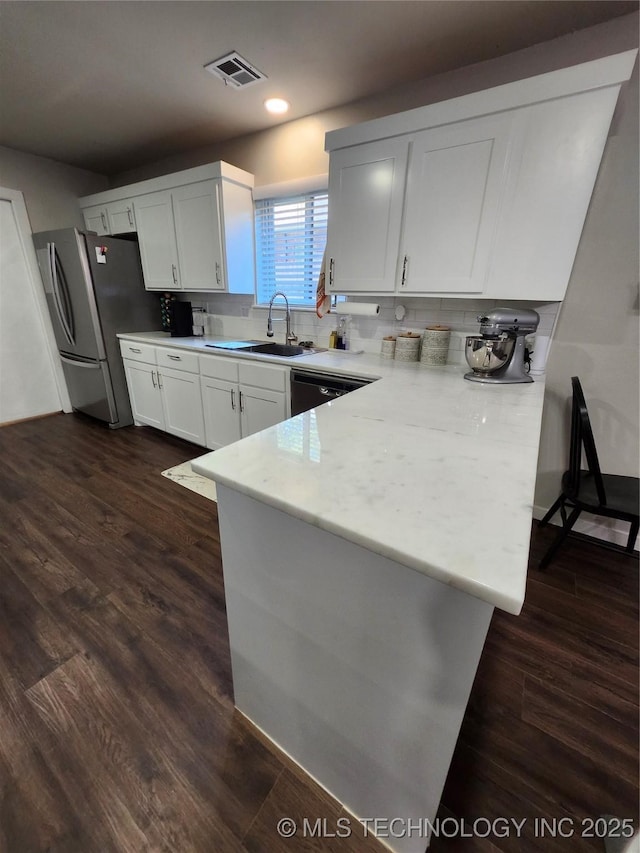 2230 Robin Ln, Muskogee, OK 74403 - kitchen featuring freestanding refrigerator, a peninsula, dark wood-type flooring, a sink, and recessed lighting